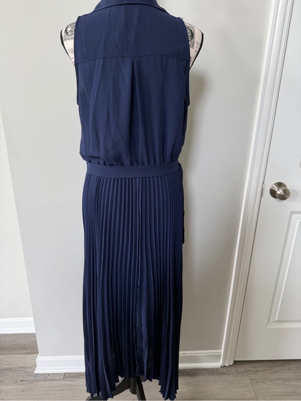 WHBM Sleeveless Pleated Midi Shirt Dress in Navy SIZE 6 - Picture 6 of 9